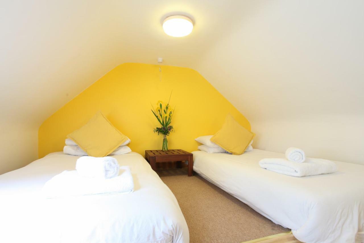 Moville Boutique Hostel & Apartments Exteriör bild