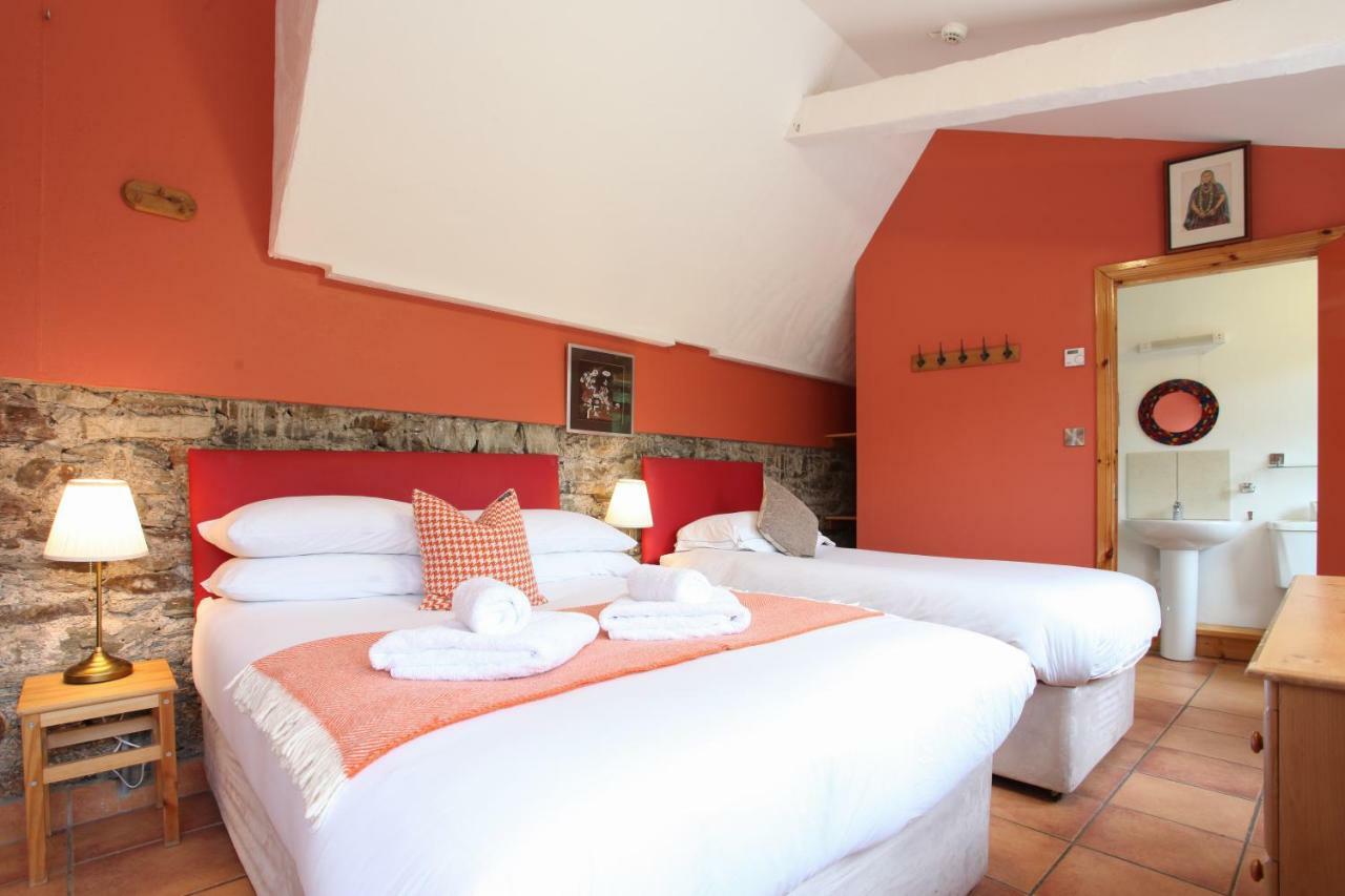 Moville Boutique Hostel & Apartments Exteriör bild